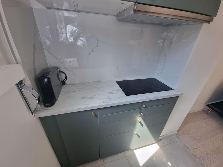 Milan New Apartment In Lively Central Area Екстер'єр фото