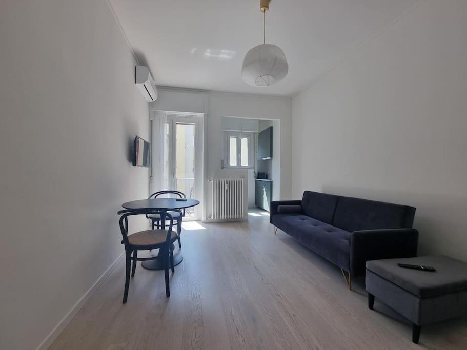 Milan New Apartment In Lively Central Area Екстер'єр фото